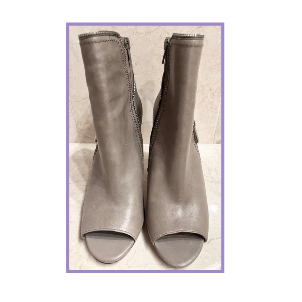 VINCE CAMUTO KLAYTON ANKLE BOOT LEATHER GORGEOUS 9M PEBBLE GREY COLOR - Picture 4 of 9